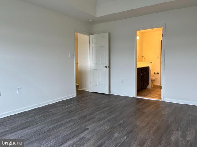72 CHENNAULT TRL, Falling Waters, WV 25419