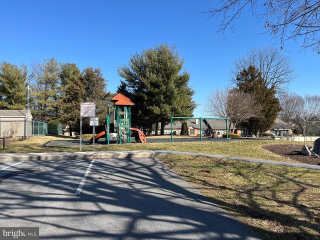 72 CHENNAULT TRL, Falling Waters, WV 25419