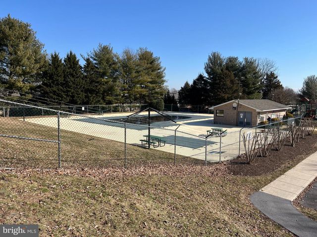 72 CHENNAULT TRL, Falling Waters, WV 25419