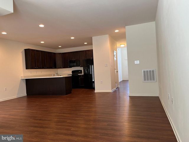 72 CHENNAULT TRL, Falling Waters, WV 25419