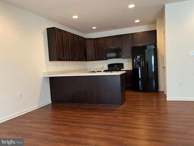 72 CHENNAULT TRL, Falling Waters, WV 25419