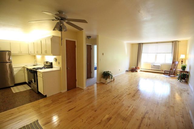 2025 E Greenwich AVENUE #219, Milwaukee, WI 53211