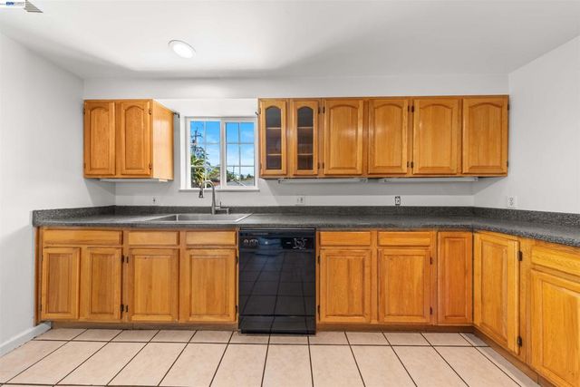 2102 2102 Overhill Rd, Concord, CA 94520