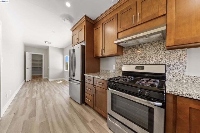 2102 2102 Overhill Rd, Concord, CA 94520