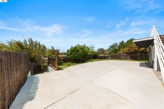 2102 2102 Overhill Rd, Concord, CA 94520