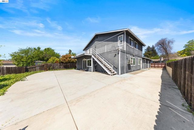 2102 2102 Overhill Rd, Concord, CA 94520