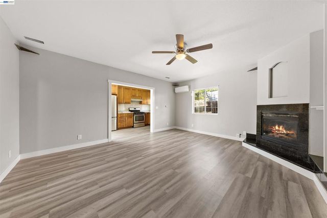 2102 2102 Overhill Rd, Concord, CA 94520