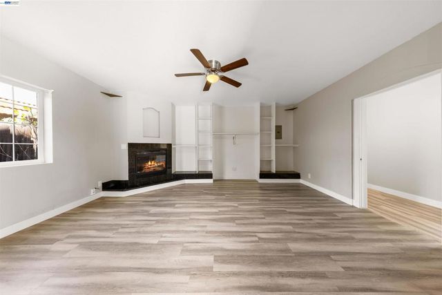 2102 2102 Overhill Rd, Concord, CA 94520