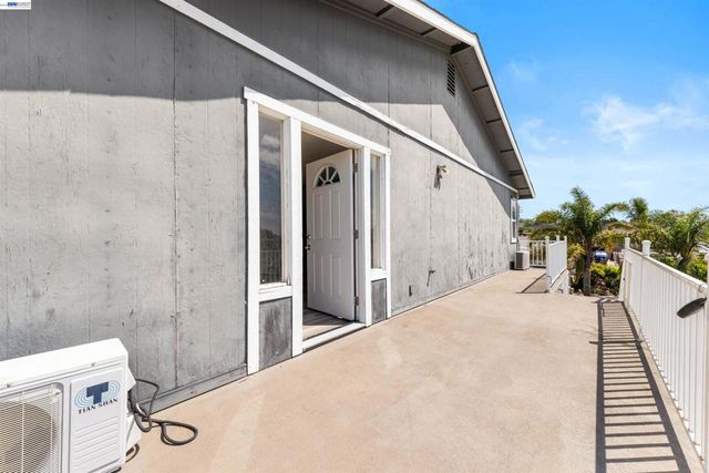 2102 2102 Overhill Rd, Concord, CA 94520