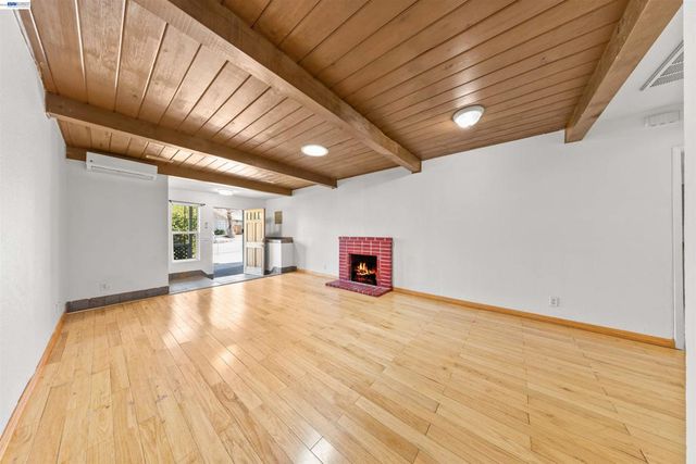 2102 2102 Overhill Rd, Concord, CA 94520