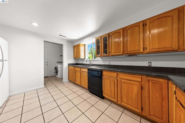 2102 2102 Overhill Rd, Concord, CA 94520