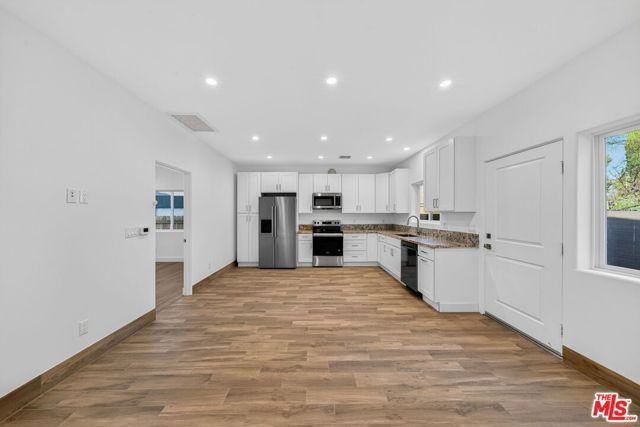 17623 Burbank Boulevard, Encino (los Angeles), CA 91316