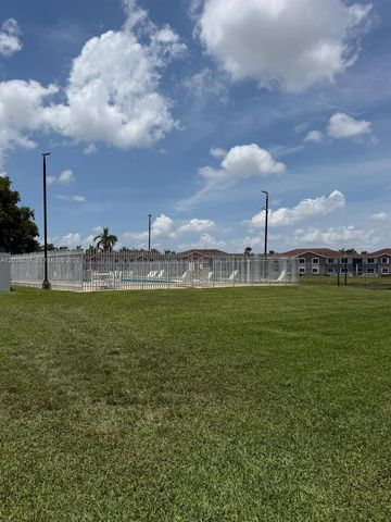 10350 SW 220th St 257, Cutler Bay, FL 33190