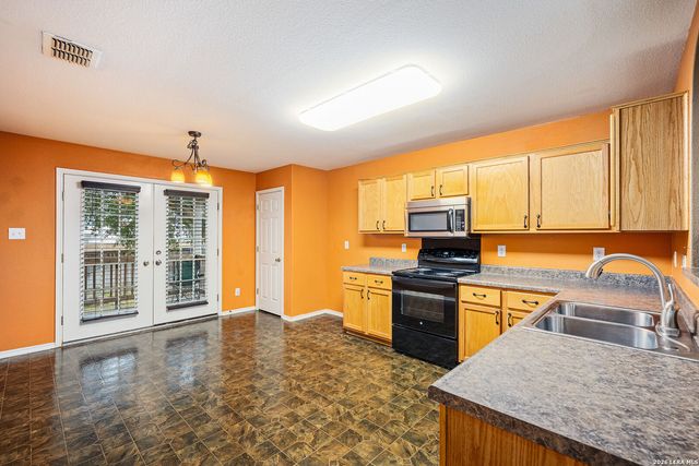 10407 Crystal, Universal City, TX 78148