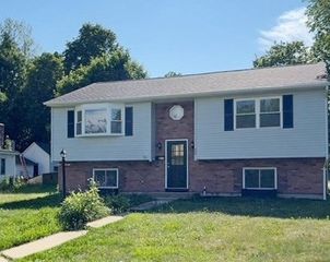 22 Woodlawn St, Winchendon, MA 01475