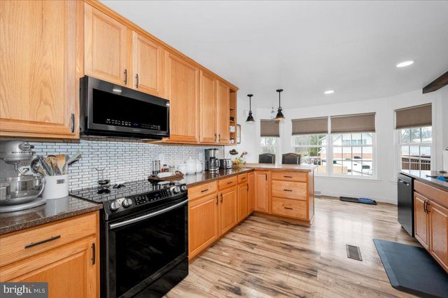 110 TOPAZ DR, Chambersburg, PA 17202