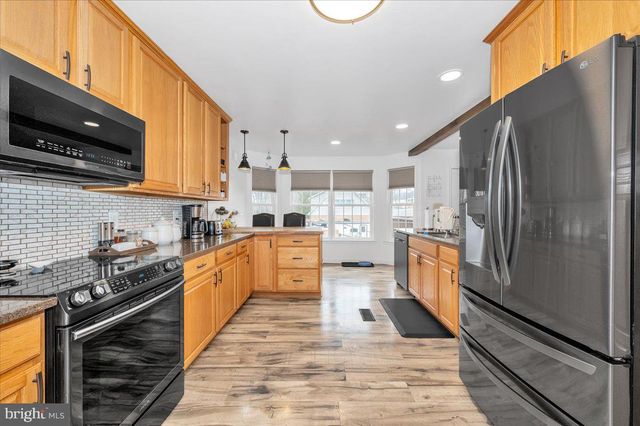 110 TOPAZ DR, Chambersburg, PA 17202