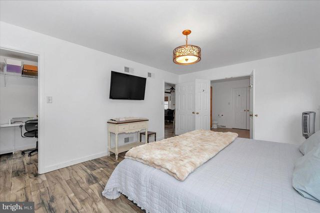 110 TOPAZ DR, Chambersburg, PA 17202