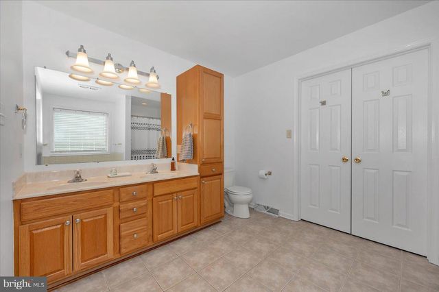 110 TOPAZ DR, Chambersburg, PA 17202