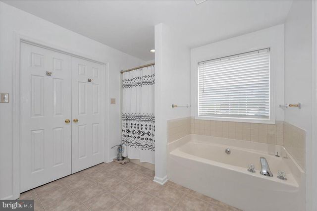 110 TOPAZ DR, Chambersburg, PA 17202