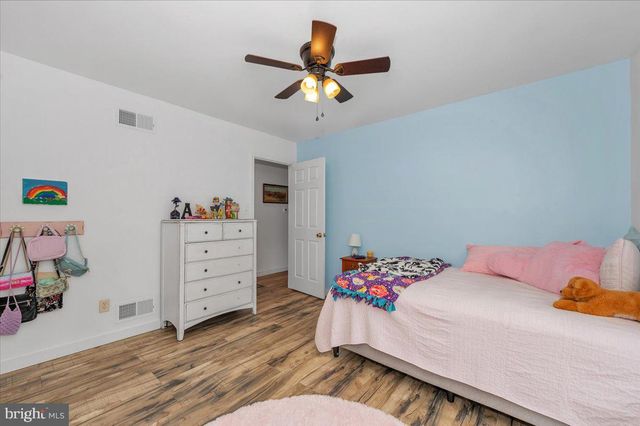 110 TOPAZ DR, Chambersburg, PA 17202