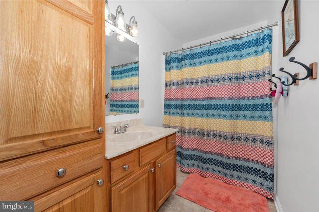 110 TOPAZ DR, Chambersburg, PA 17202