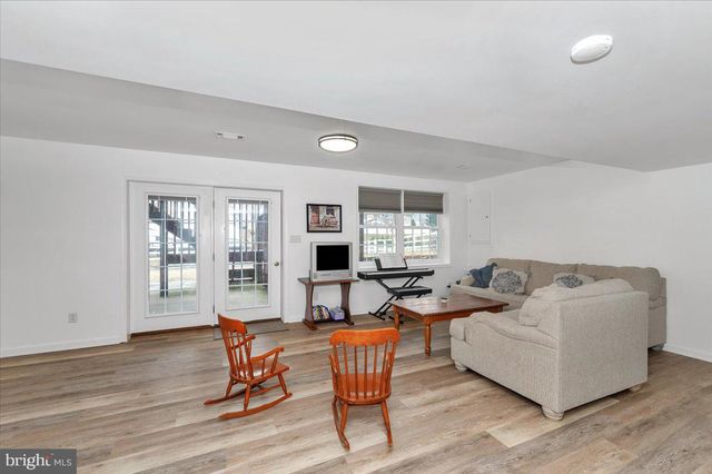 110 TOPAZ DR, Chambersburg, PA 17202