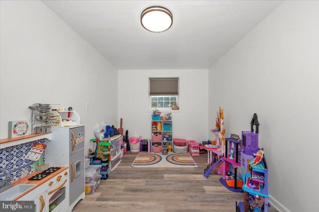 110 TOPAZ DR, Chambersburg, PA 17202