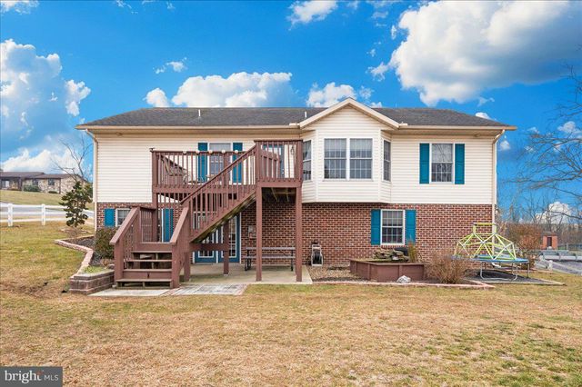 110 TOPAZ DR, Chambersburg, PA 17202