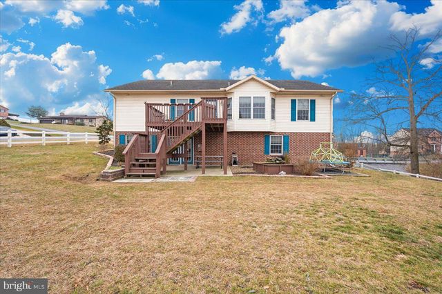 110 TOPAZ DR, Chambersburg, PA 17202