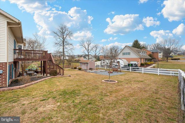 110 TOPAZ DR, Chambersburg, PA 17202