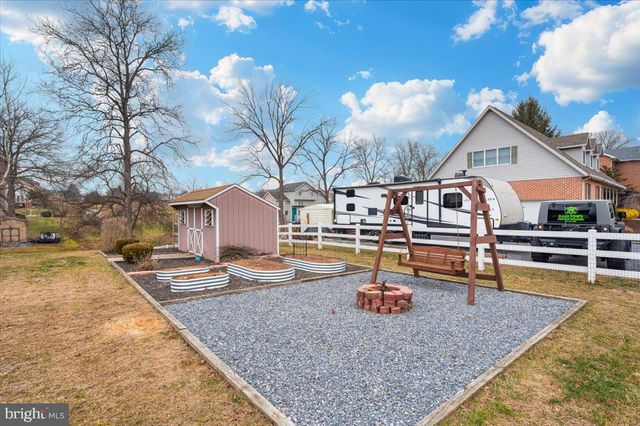 110 TOPAZ DR, Chambersburg, PA 17202