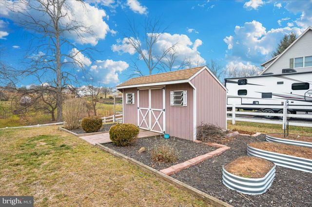 110 TOPAZ DR, Chambersburg, PA 17202