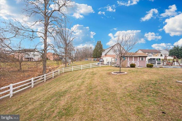 110 TOPAZ DR, Chambersburg, PA 17202