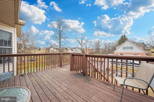 110 TOPAZ DR, Chambersburg, PA 17202