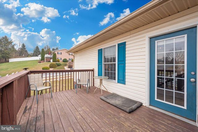 110 TOPAZ DR, Chambersburg, PA 17202