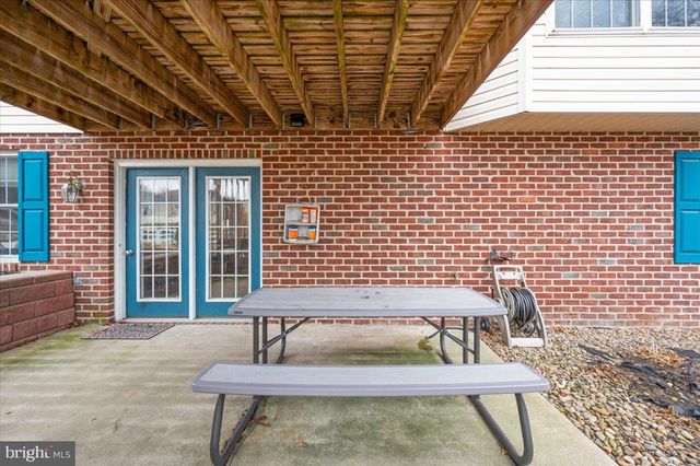 110 TOPAZ DR, Chambersburg, PA 17202