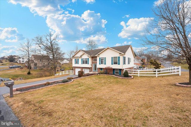 110 TOPAZ DR, Chambersburg, PA 17202