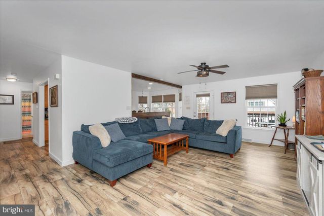 110 TOPAZ DR, Chambersburg, PA 17202