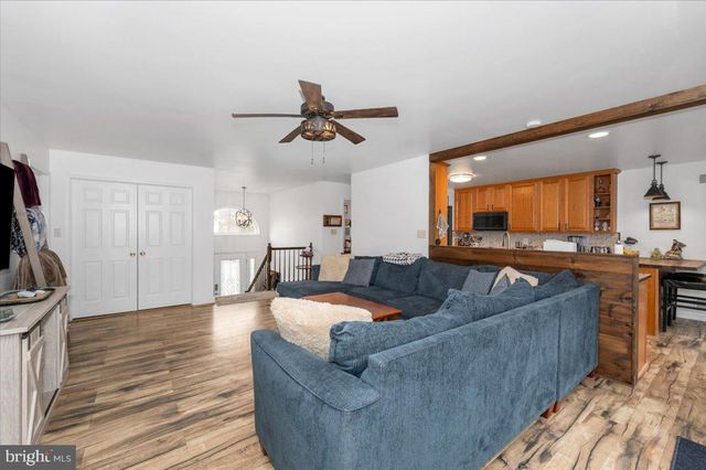 110 TOPAZ DR, Chambersburg, PA 17202