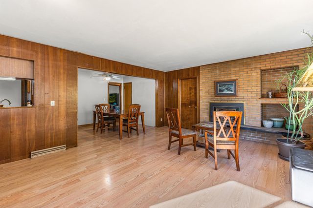 869 7th Avenue NW, New Brighton, MN 55112