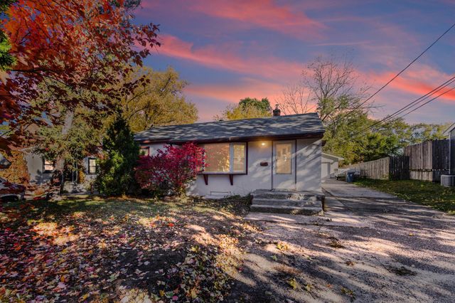 869 7th Avenue NW, New Brighton, MN 55112