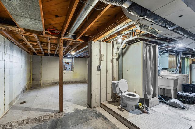 869 7th Avenue NW, New Brighton, MN 55112