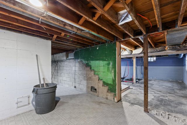 869 7th Avenue NW, New Brighton, MN 55112