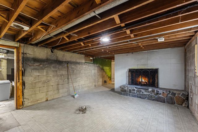 869 7th Avenue NW, New Brighton, MN 55112