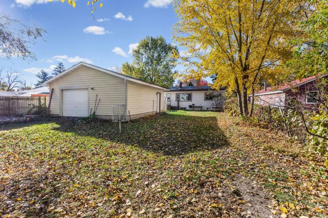 869 7th Avenue NW, New Brighton, MN 55112