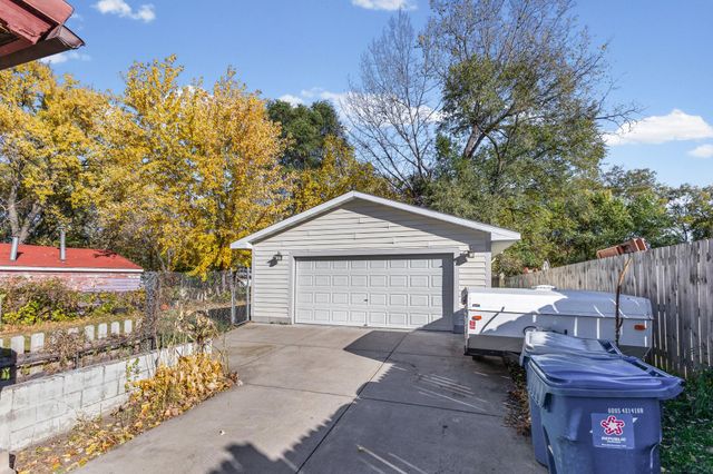 869 7th Avenue NW, New Brighton, MN 55112