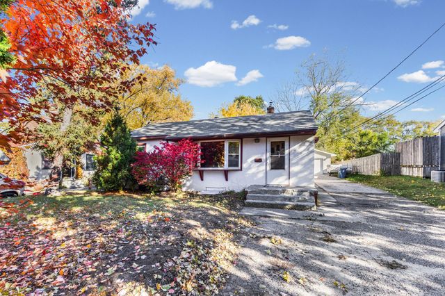 869 7th Avenue NW, New Brighton, MN 55112