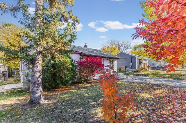 869 7th Avenue NW, New Brighton, MN 55112