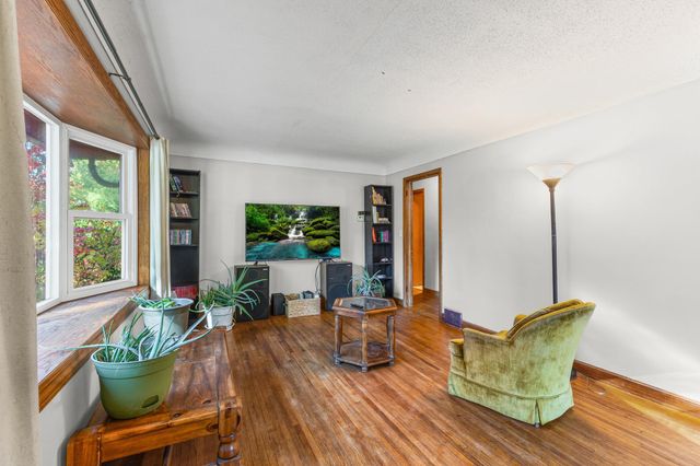 869 7th Avenue NW, New Brighton, MN 55112